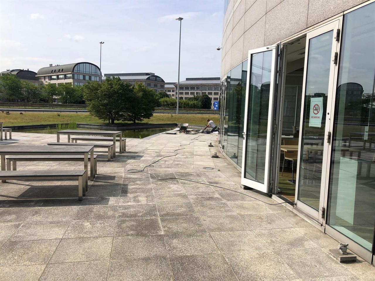 DHL vernieuwen terras