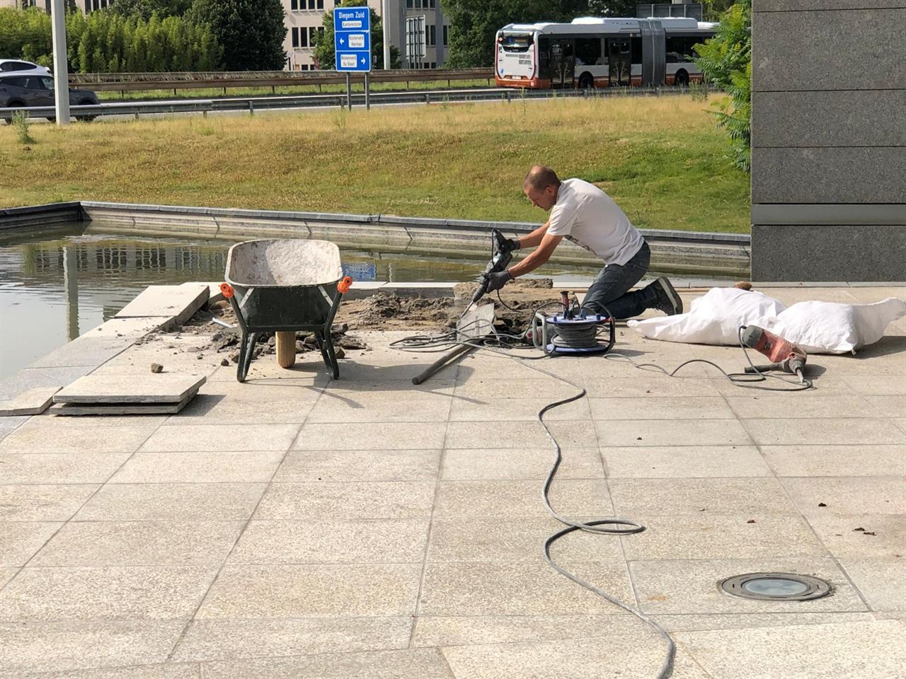 DHL &mdash; vernieuwen terras