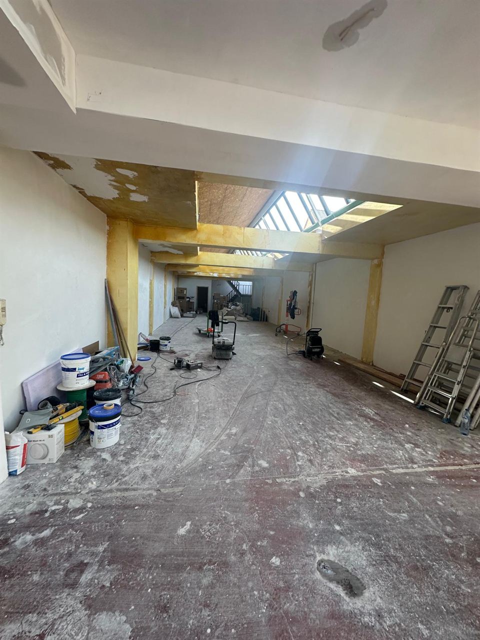 Renovatie bedrijfspand en kantoren