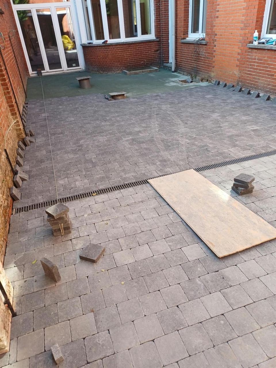 Aanleg terras en waterleiding