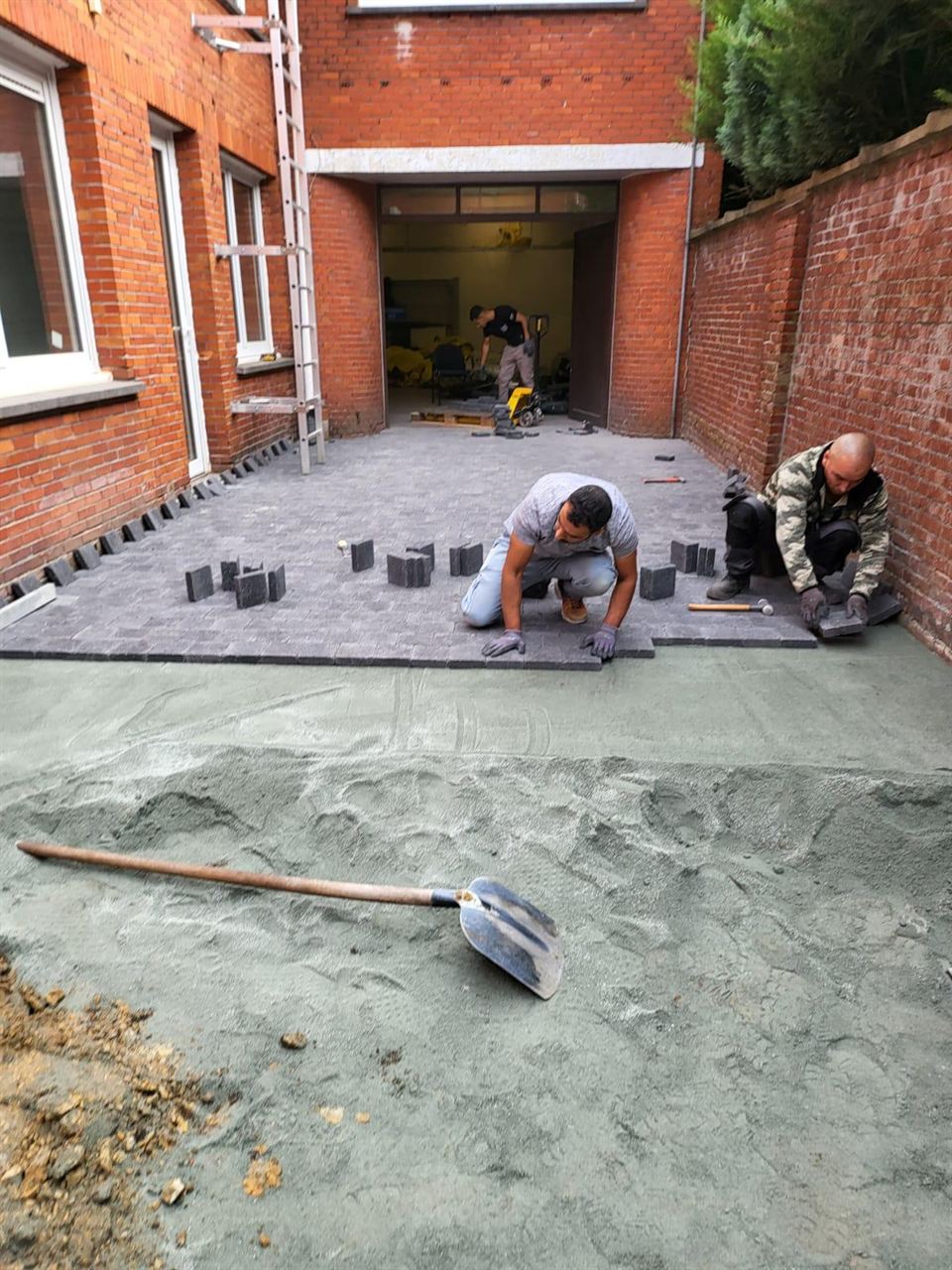 Aanleg terras en waterleiding