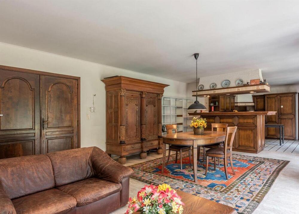 Woning Kasterlee vóór renovatie — oude leefruimte en keuken